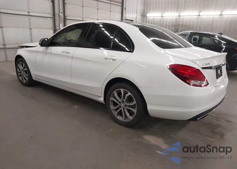 2016 Mercedes-Benz C 300 4Matic z USA, uszkodzony, nr VIN 55SWF4KB1GU134816